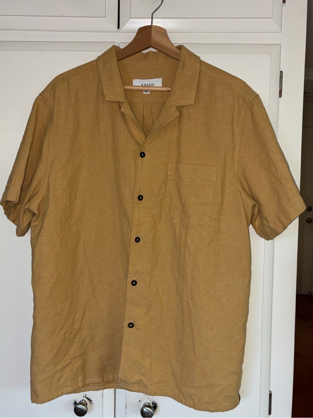 ANIAN - Casual Short-Sleeve Button-Down Shirt in Mustard by ANIAN